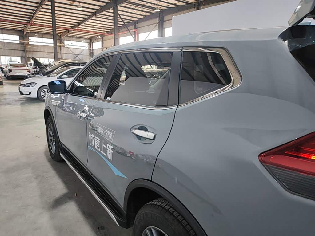 Nissan X-Trail 2.0 л 2025 г. Серебристо-серый, пробег 4700 км