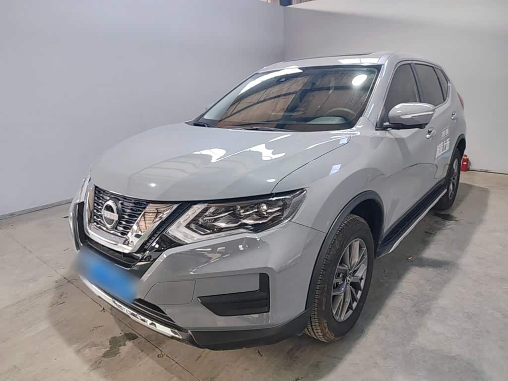 Nissan X-Trail 2.0 л 2025 г. Серебристо-серый, пробег 4700 км