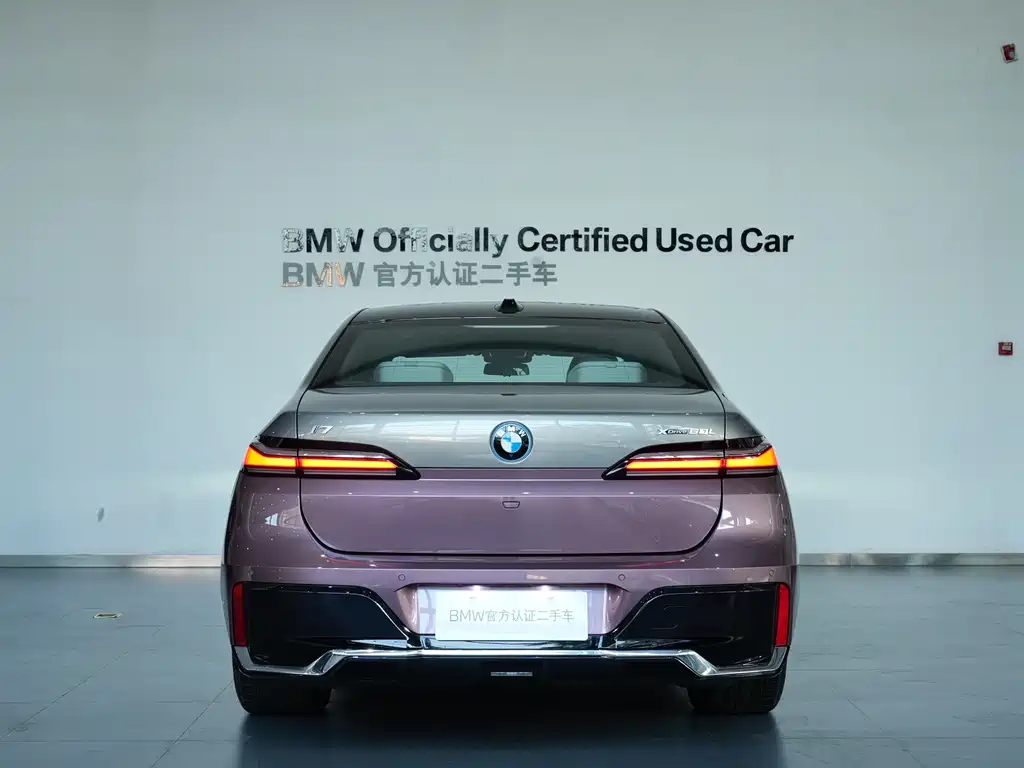 BMW I7