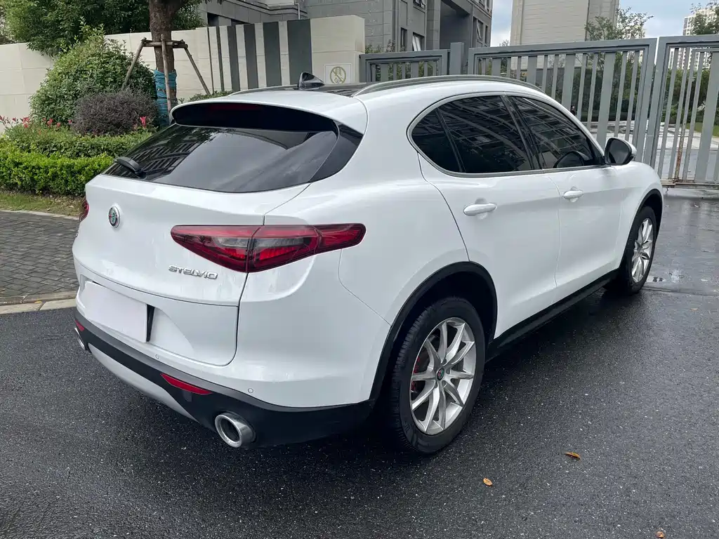 Alfa Romeo Stelvio — миниатюра 4