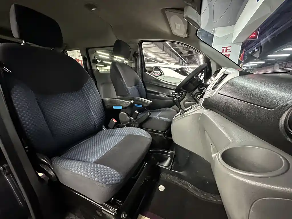 Nissan NV200 — миниатюра 9