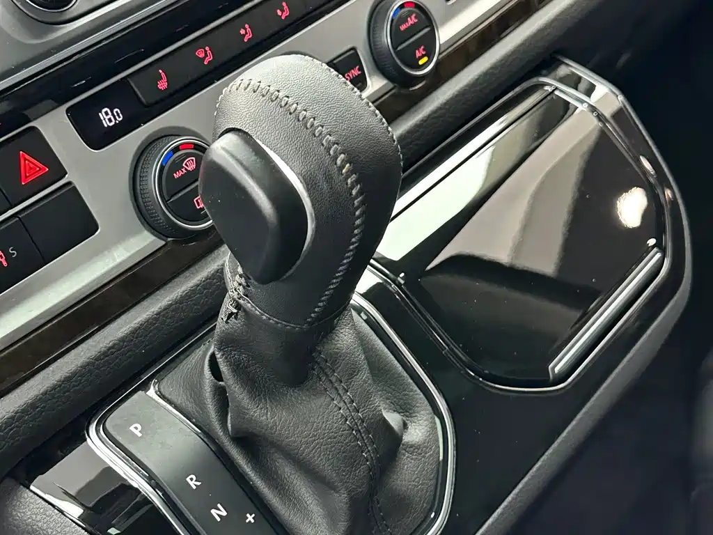 Volkswagen Multivan — миниатюра 12