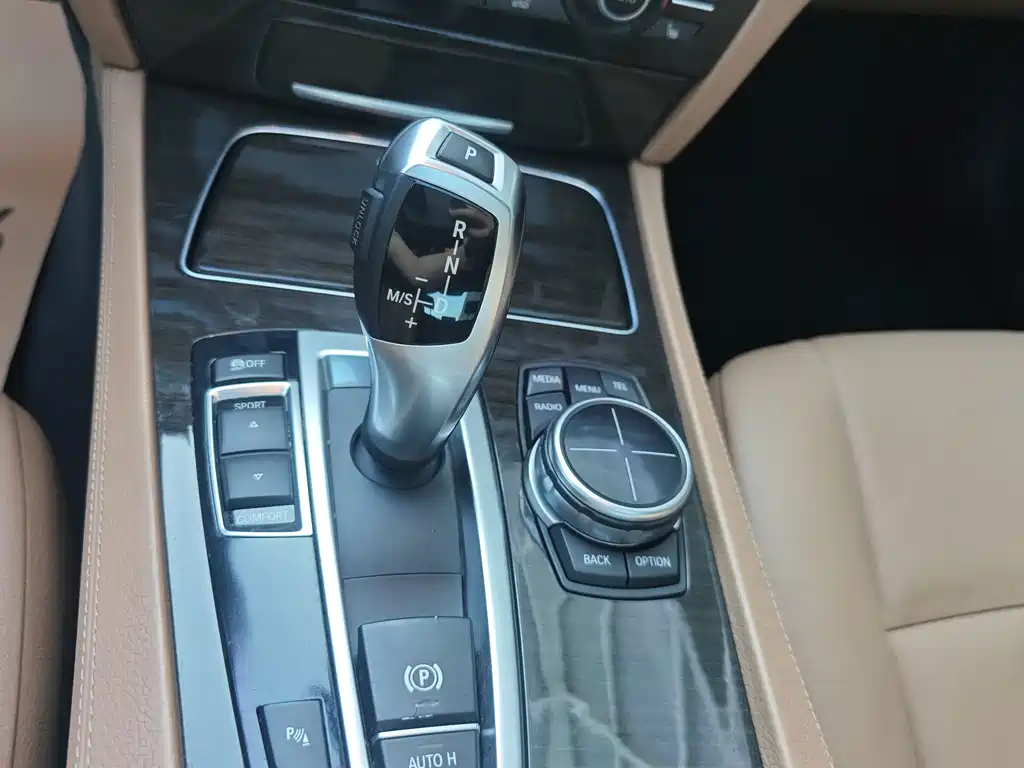 BMW 7 Series — миниатюра 15