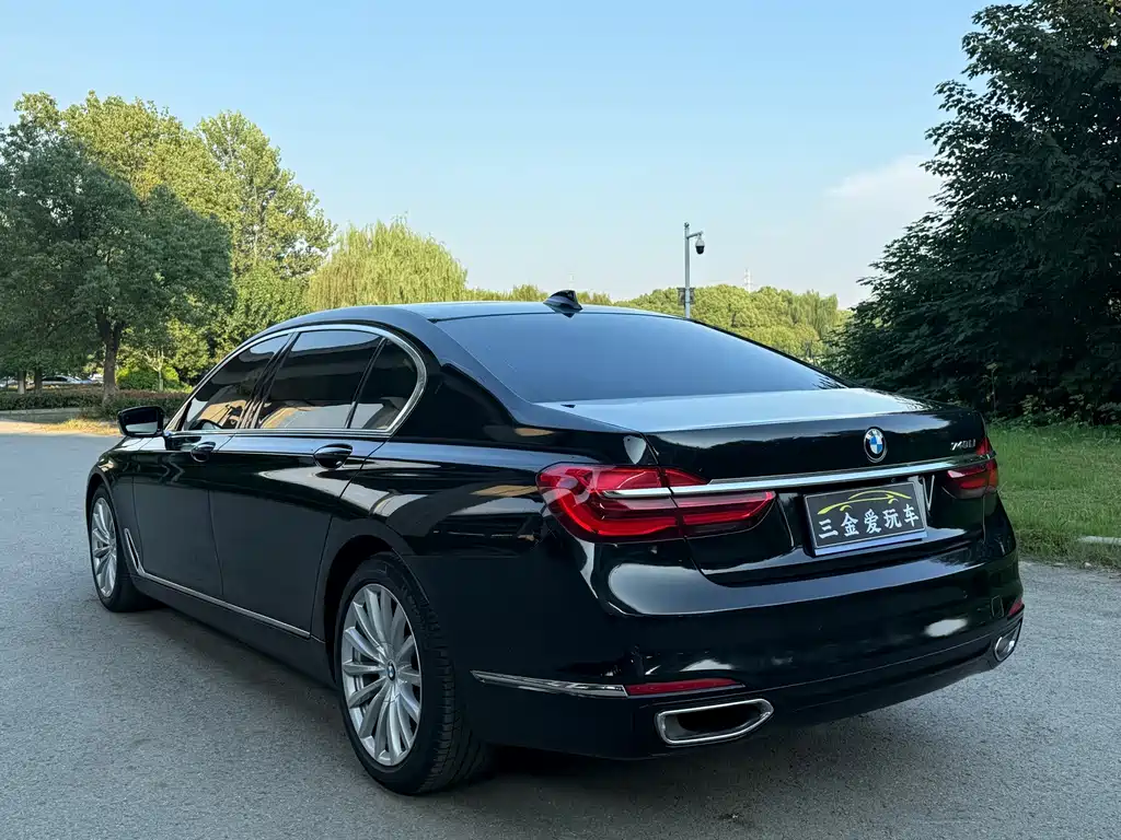 BMW 7 Series — миниатюра 3