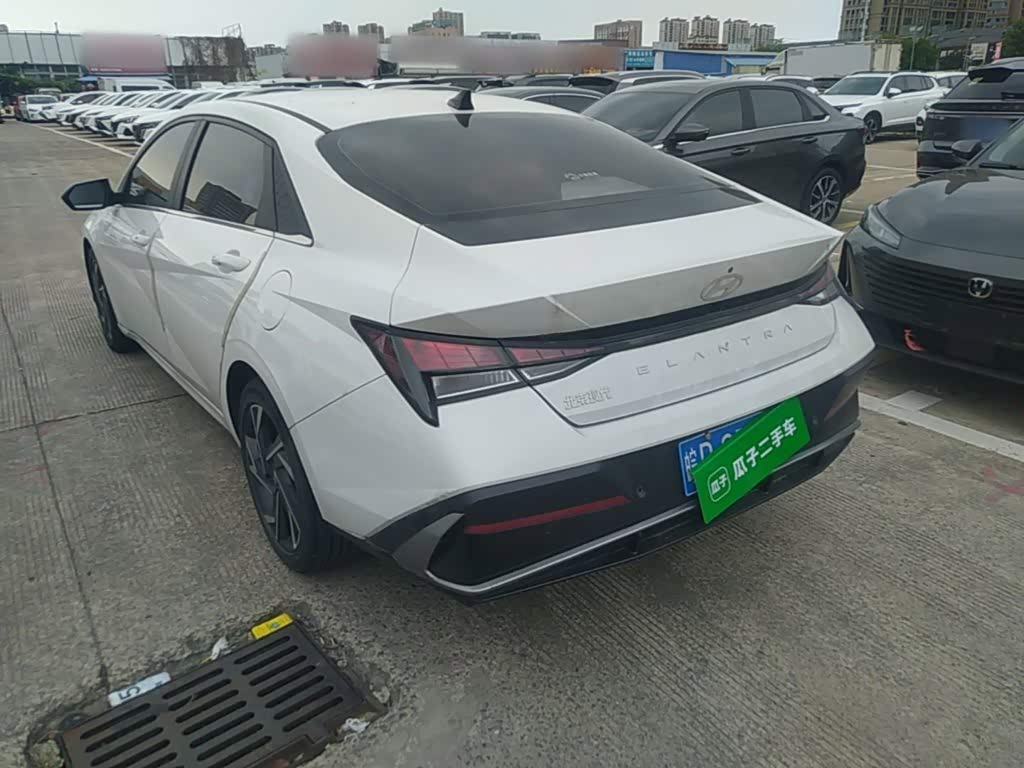 Hyundai Elantra 1.5 л 2024 г. Белый, пробег 32700 км