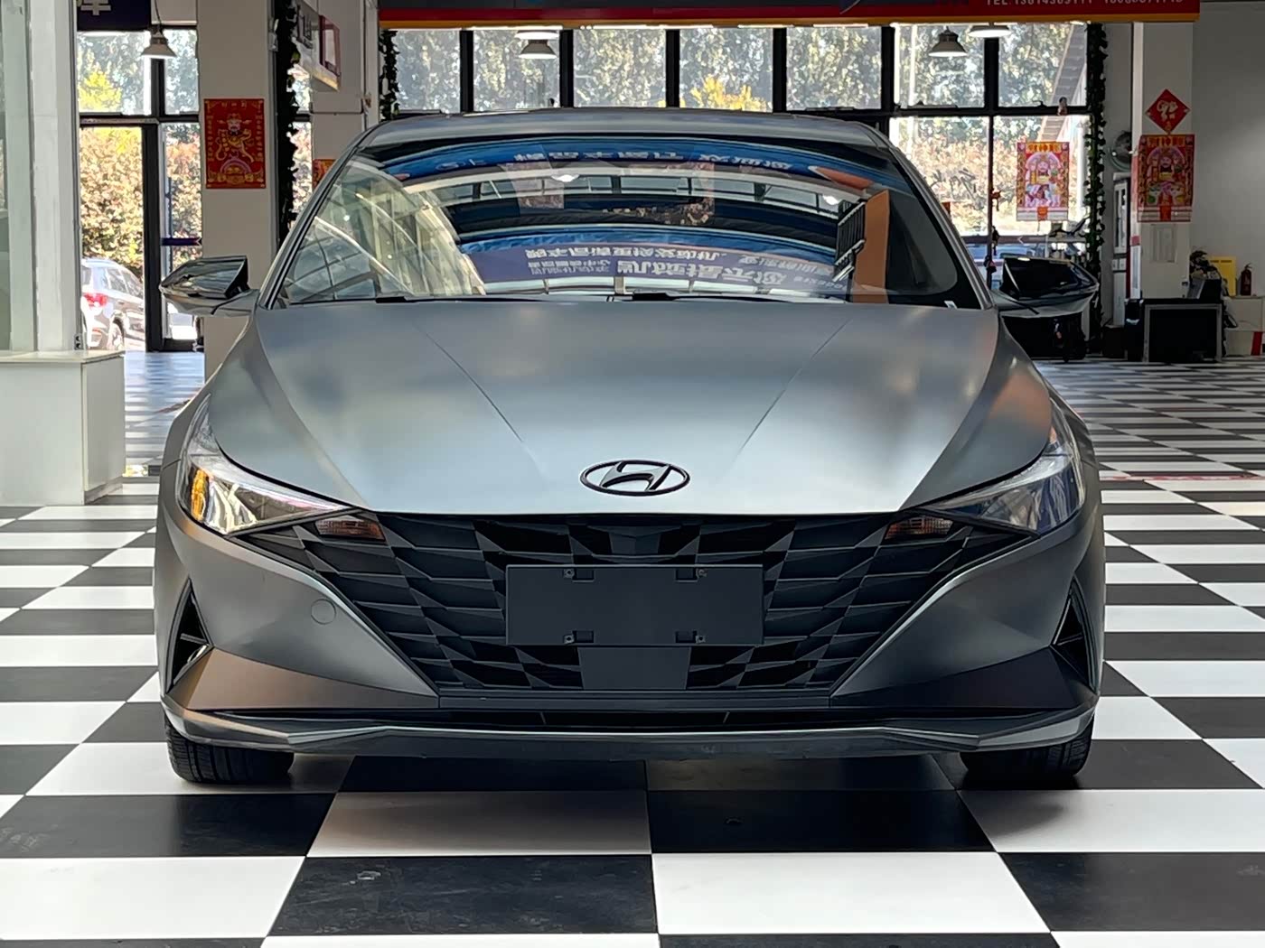 Hyundai Elantra 1.5 л 2023 г. Серебристо-серый, пробег 19500 км