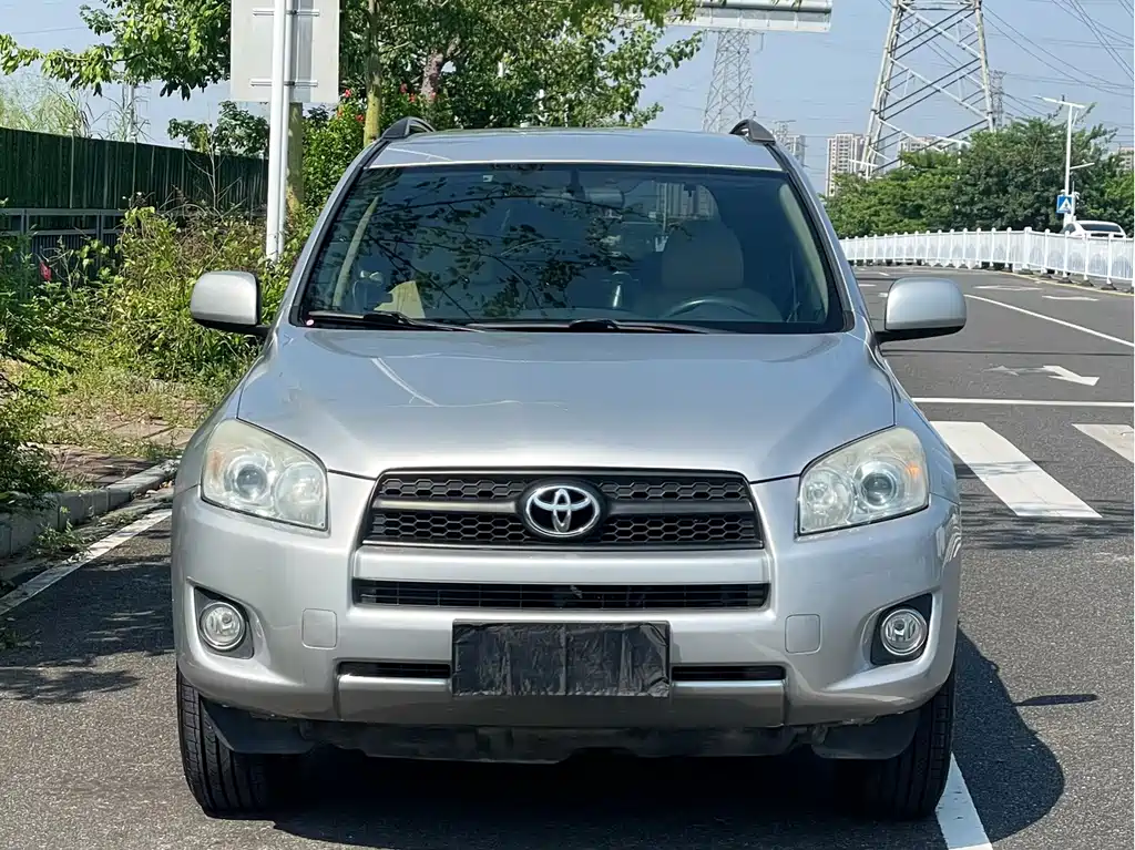 Toyota RAV4 — миниатюра 3