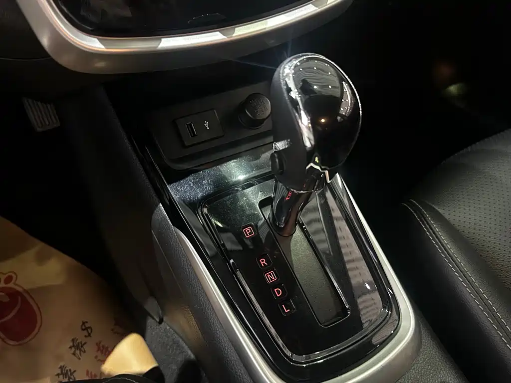 Nissan Tiida — миниатюра 4