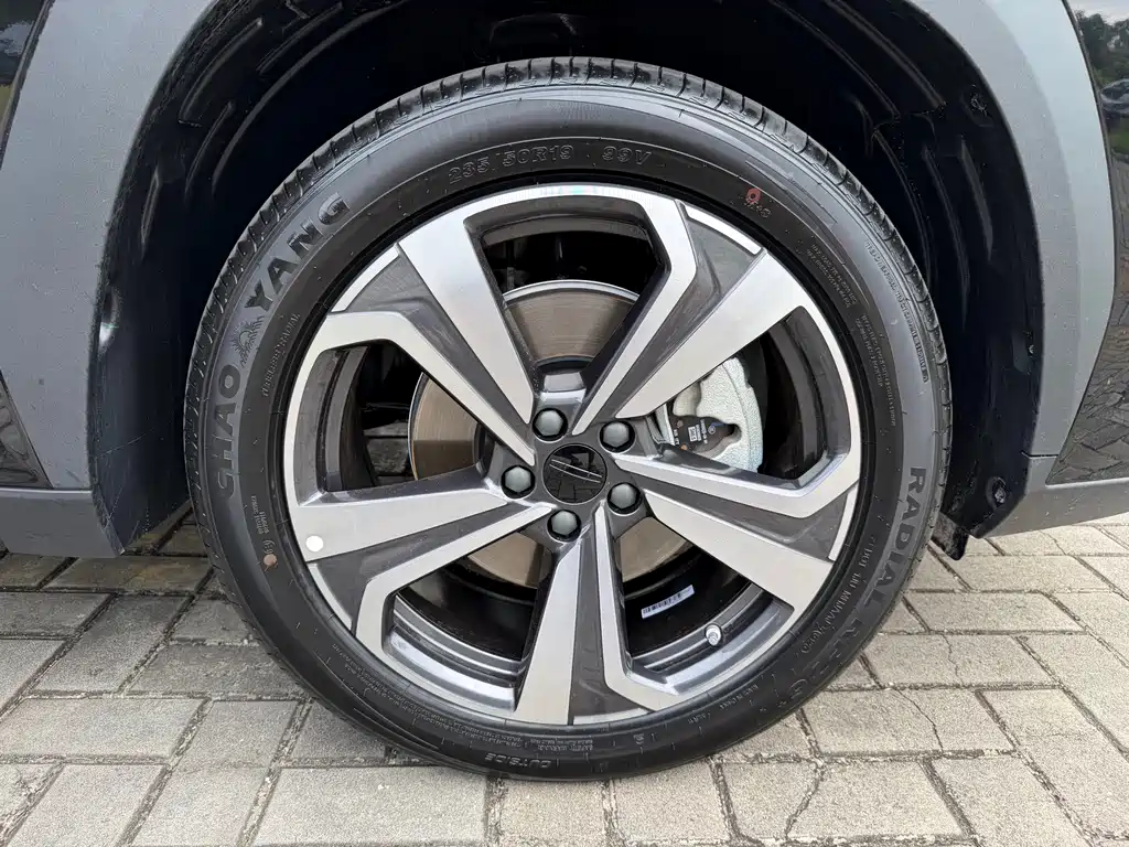 Geely Boyue L — миниатюра 28