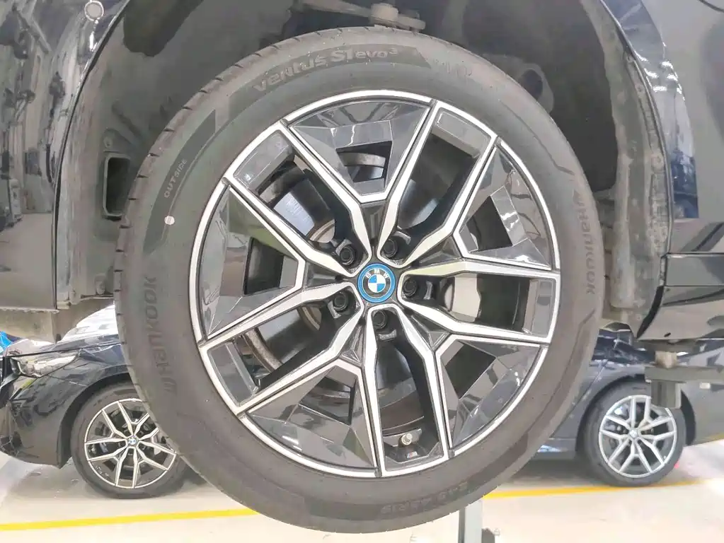BMW i5 — миниатюра 9