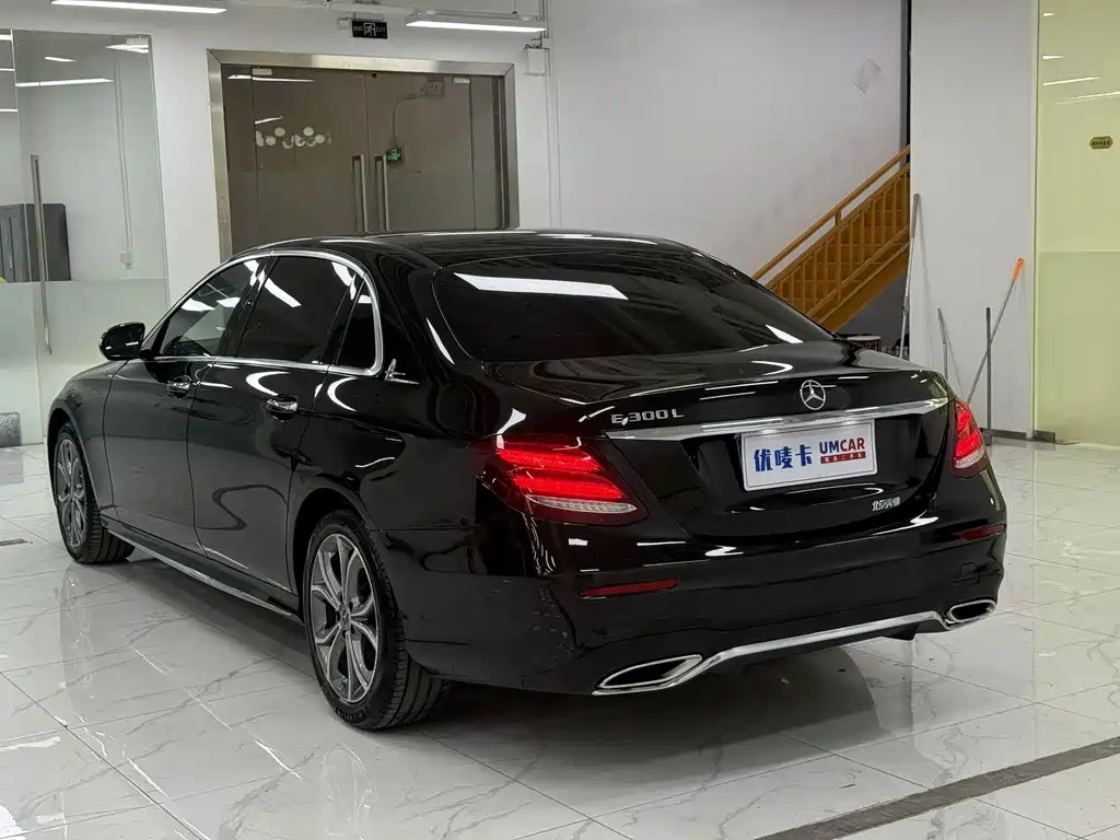 Mercedes-Benz E-Class — миниатюра 4