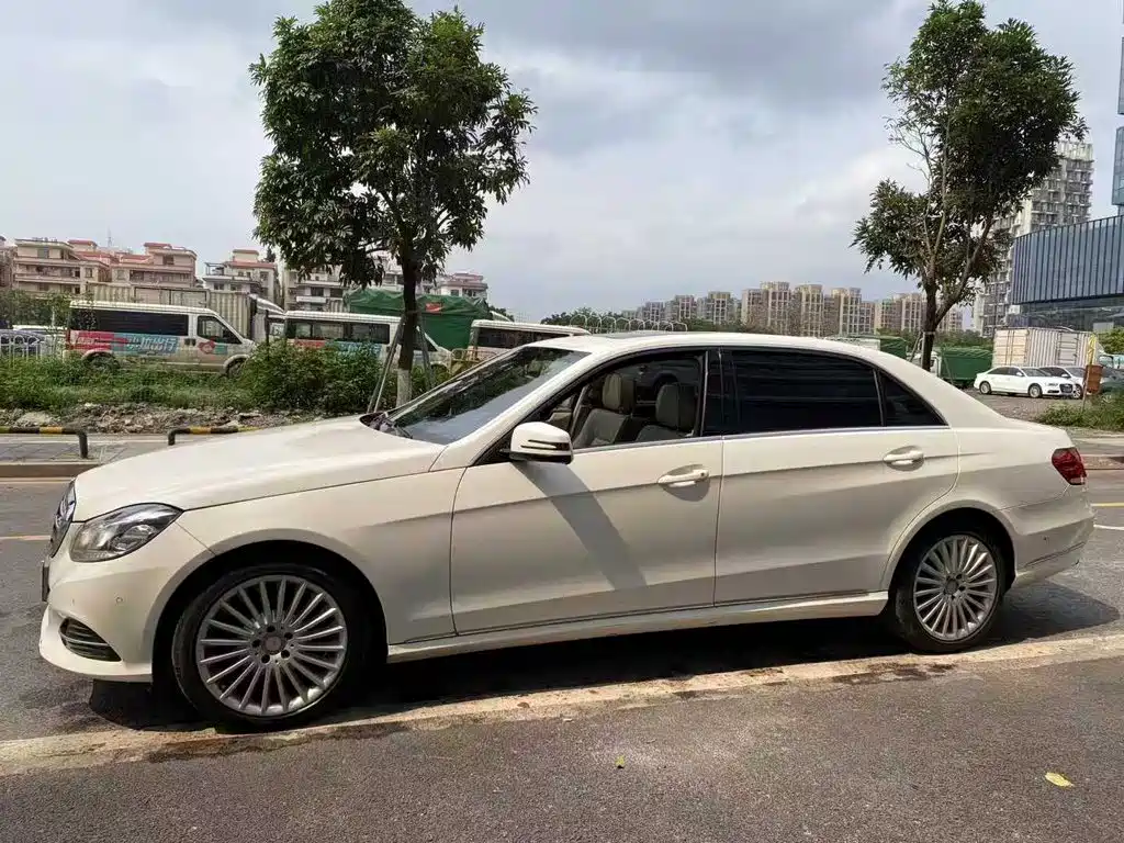 Mercedes-Benz E-Class — миниатюра 2
