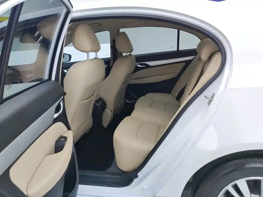 Geely Emgrand — миниатюра 11