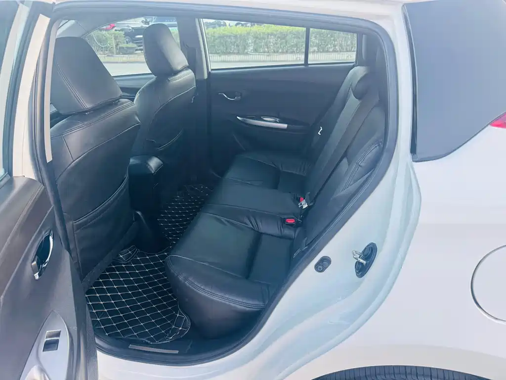 Toyota Yaris L — миниатюра 10