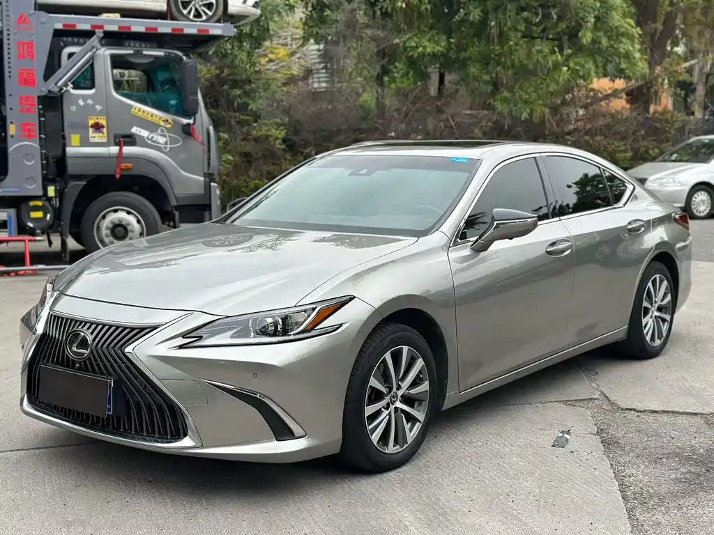 Lexus ES 2021