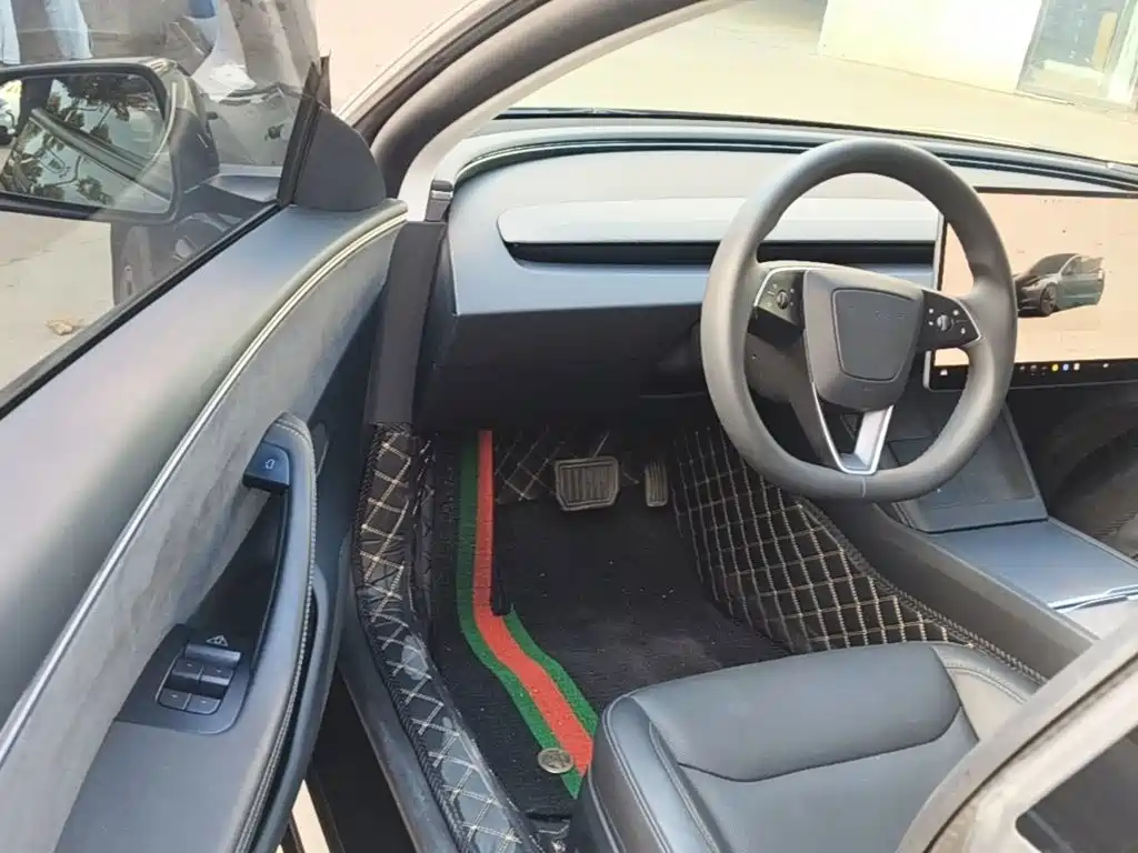 Tesla Model 3 — миниатюра 16