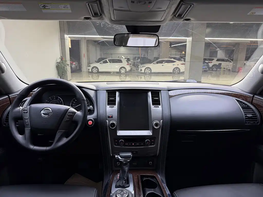Nissan Patrol — миниатюра 6