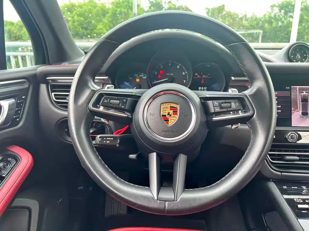 Porsche Macan — миниатюра 11