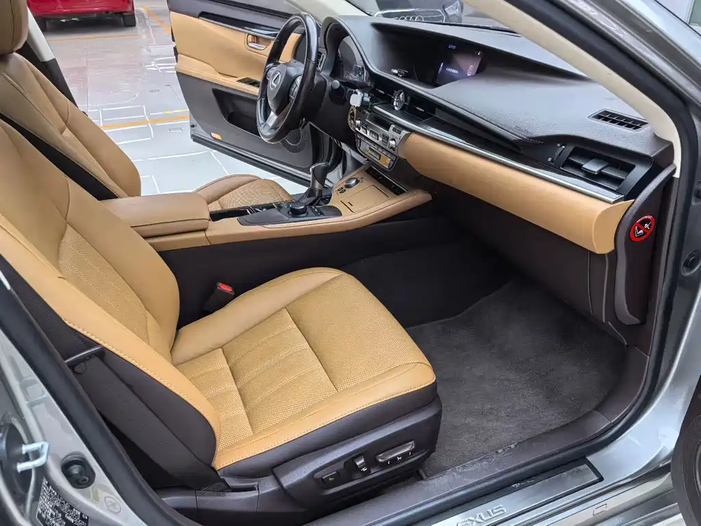 Lexus ES — миниатюра 9