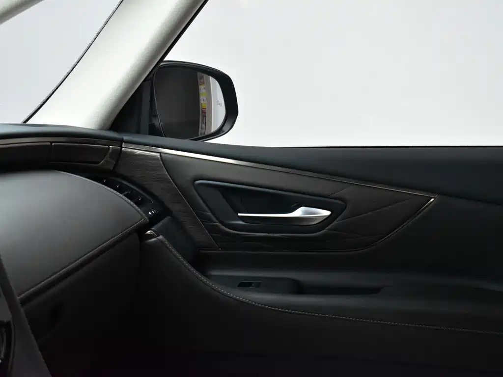 Toyota Alphard — миниатюра 12