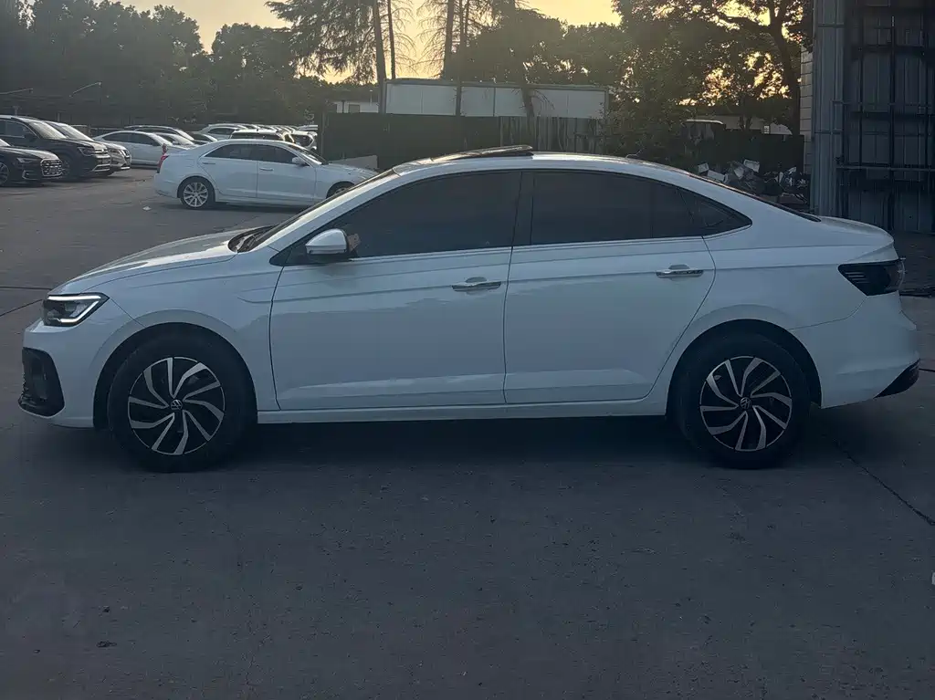 Volkswagen Lavida — миниатюра 3