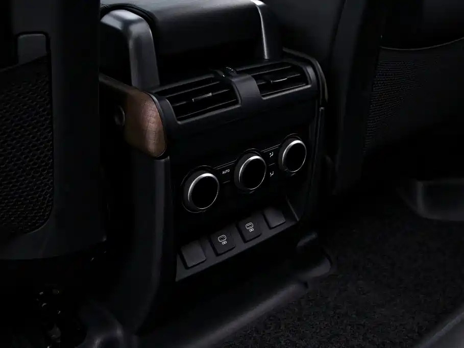 Land Rover Defender — миниатюра 18