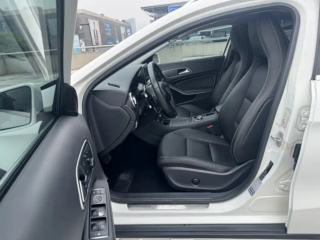 Mercedes-Benz GLA 2015 GLA 220 4MATIC Fashion