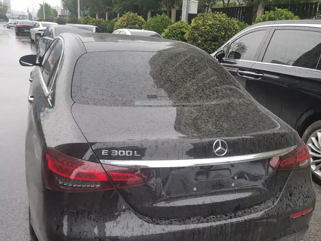 Mercedes-Benz E-Class — миниатюра 7