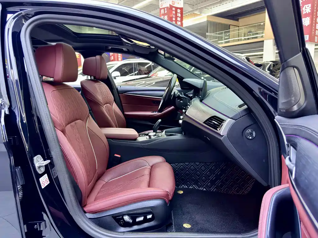 BMW 5 Series — миниатюра 8