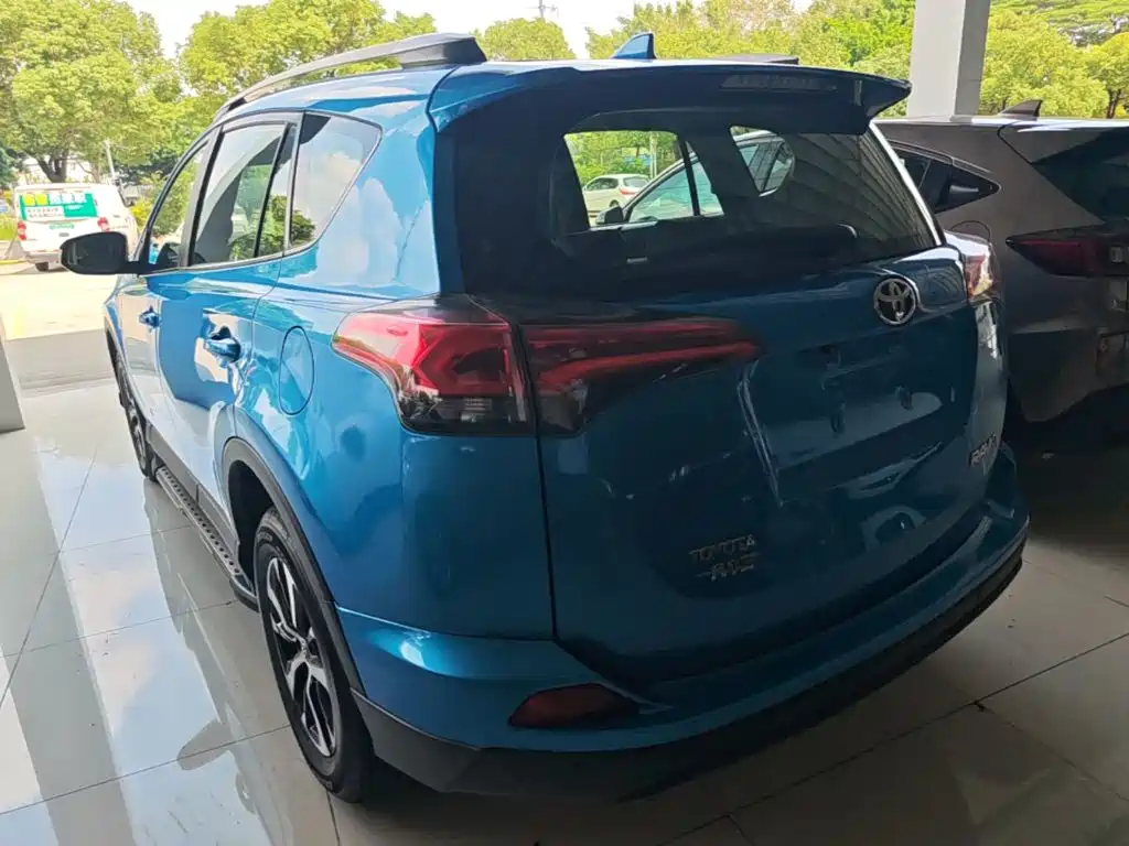 Toyota RAV4 — миниатюра 5