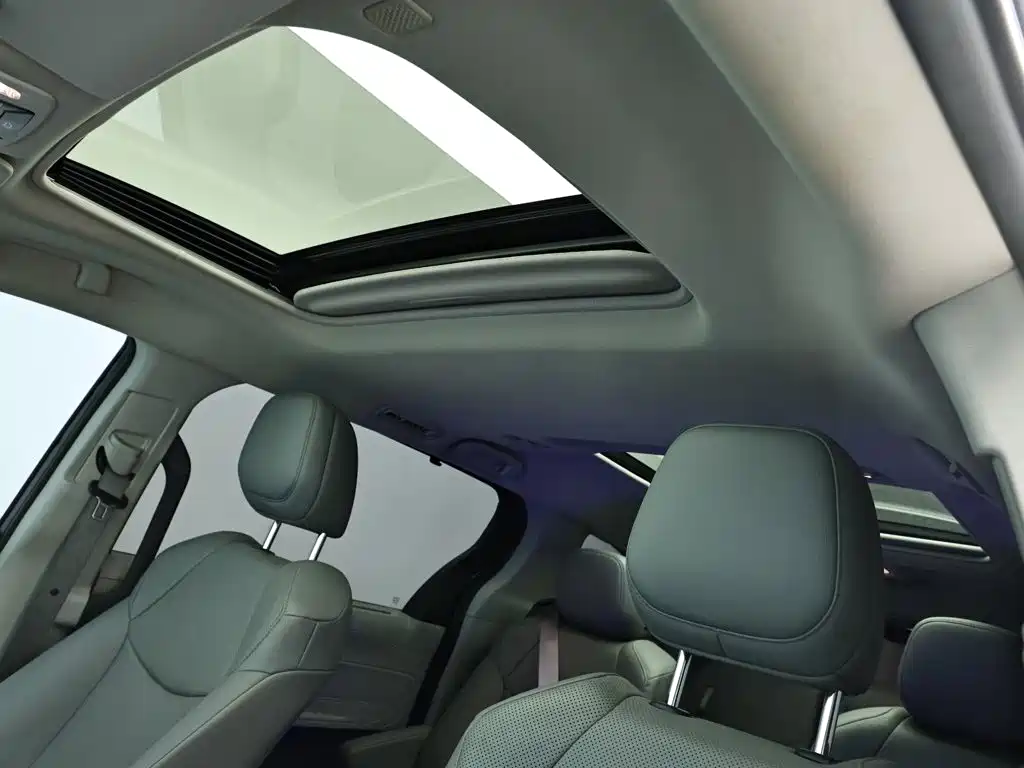 Toyota Granvia — миниатюра 13