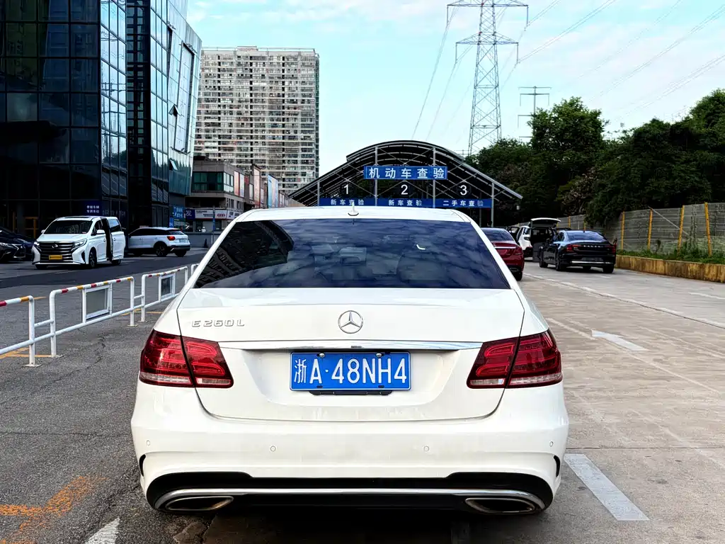 Mercedes-Benz E-Class — миниатюра 5