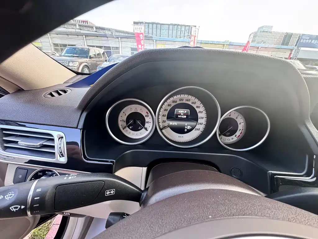 Mercedes-Benz E-Class — миниатюра 3