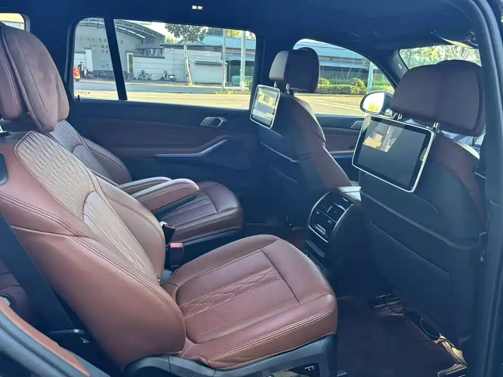 BMW X7 — миниатюра 11