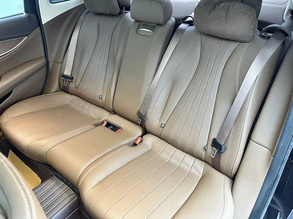 Mercedes-Benz E-Class — миниатюра 13