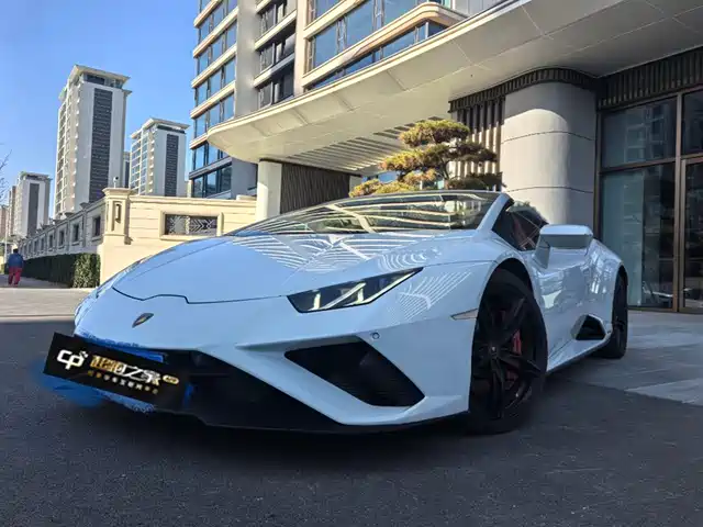 LAMBORGHINI HURACÁN 2021