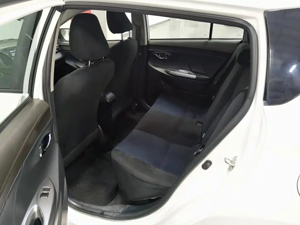 Toyota Yaris L — миниатюра 15