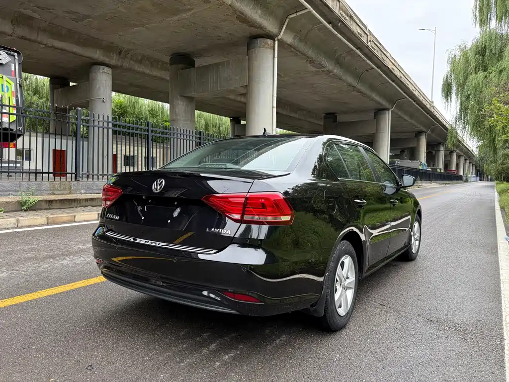 Volkswagen Lavida — миниатюра 5