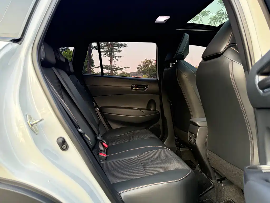 Toyota Corolla Cross — миниатюра 12