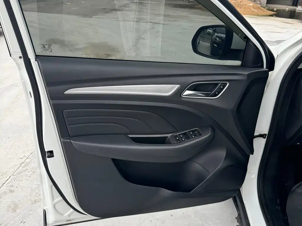Roewe RX3 — миниатюра 5