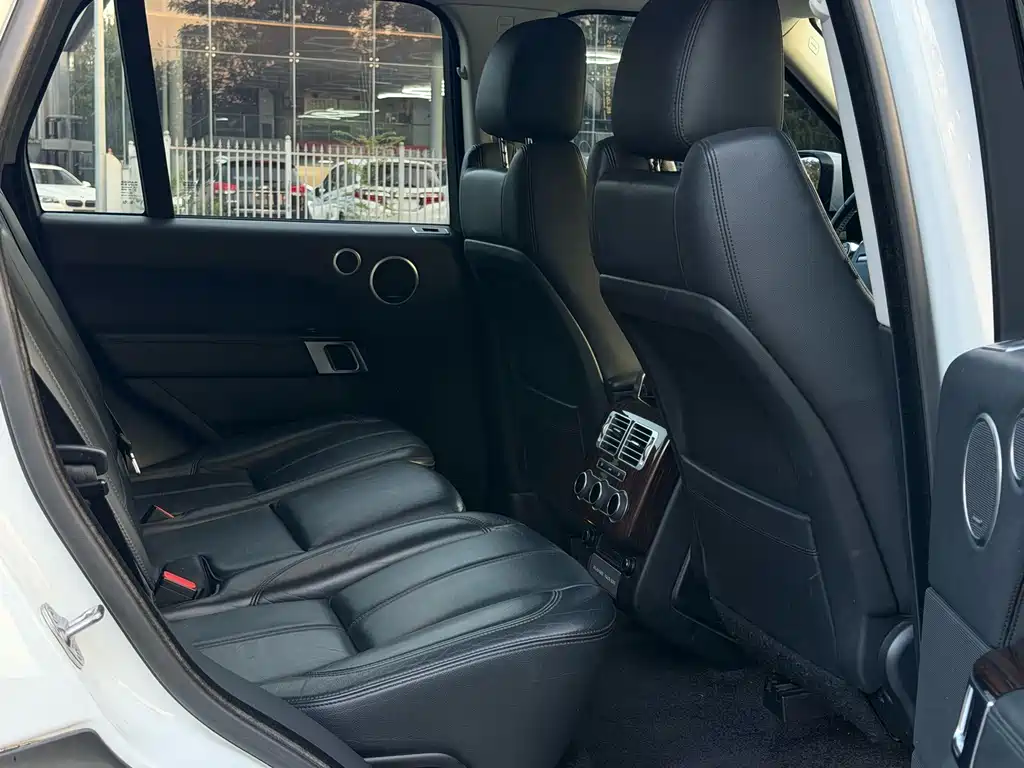 Land Rover Range Rover — миниатюра 13