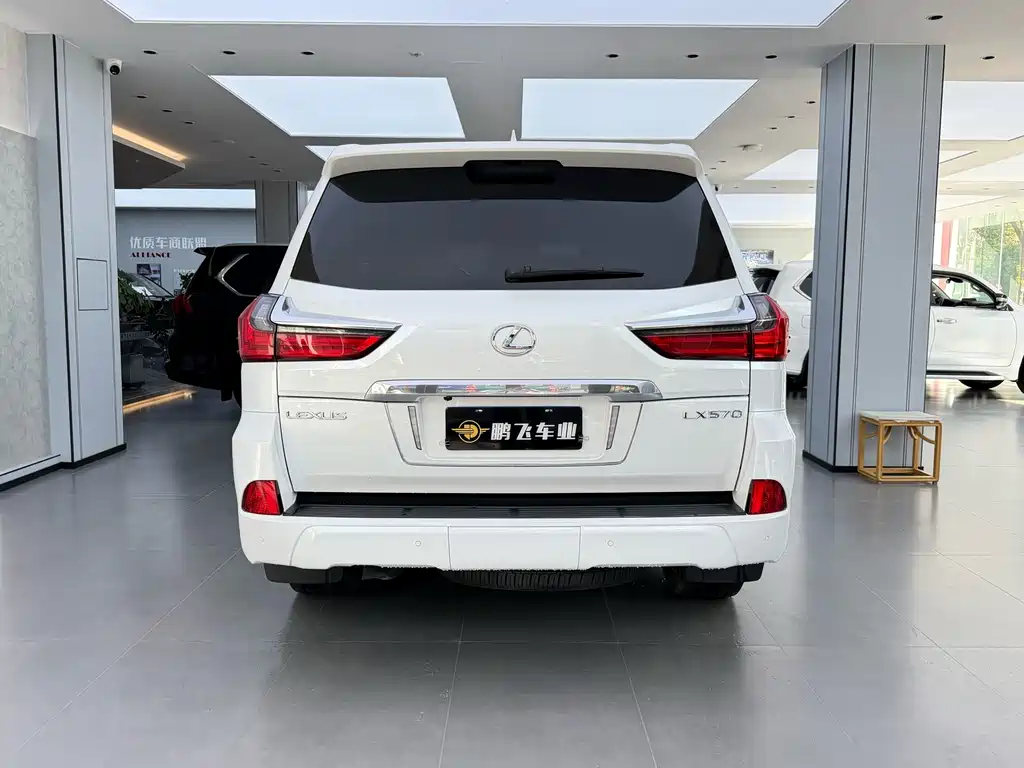 Lexus LX — миниатюра 3