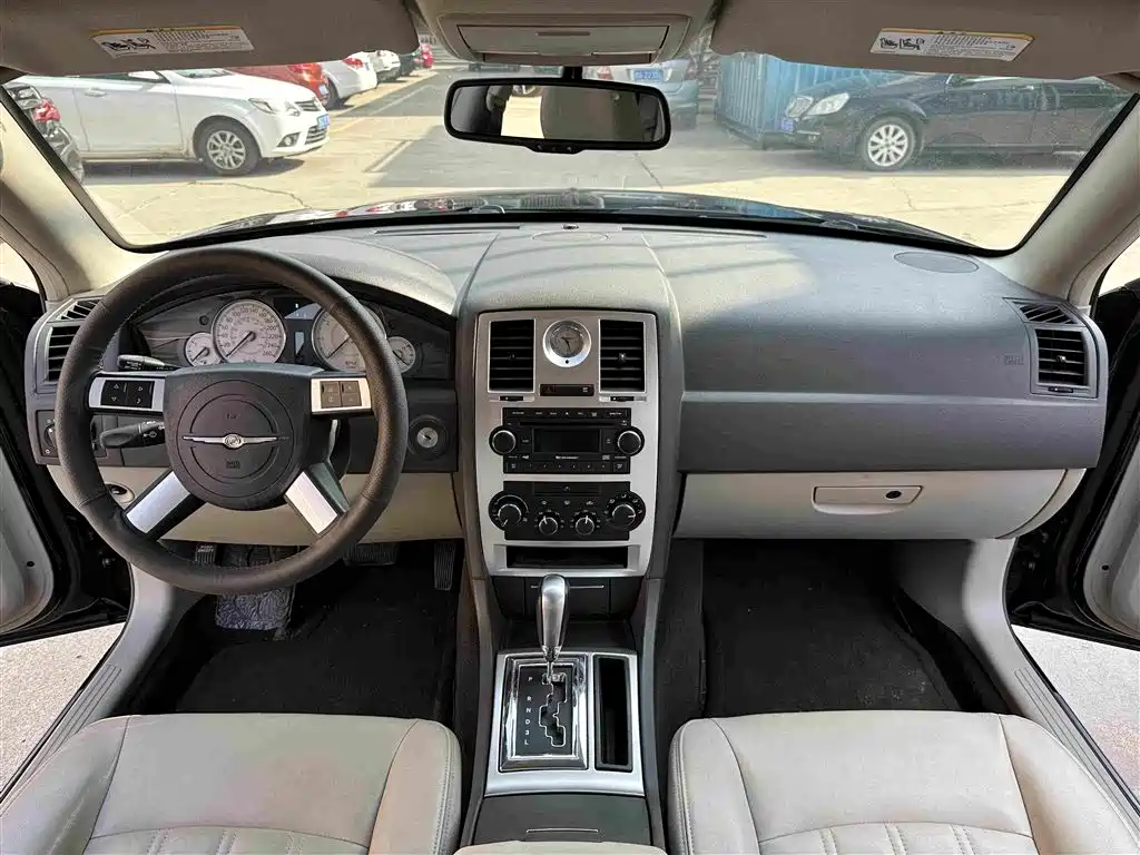 Chrysler 300C — миниатюра 10