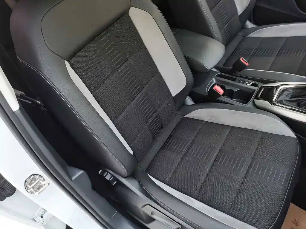 Volkswagen T-Roc — миниатюра 11