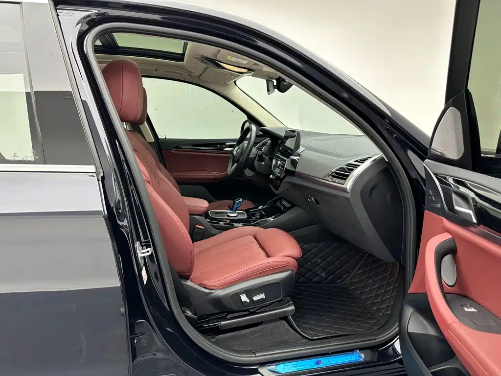 BMW iX3 — миниатюра 13