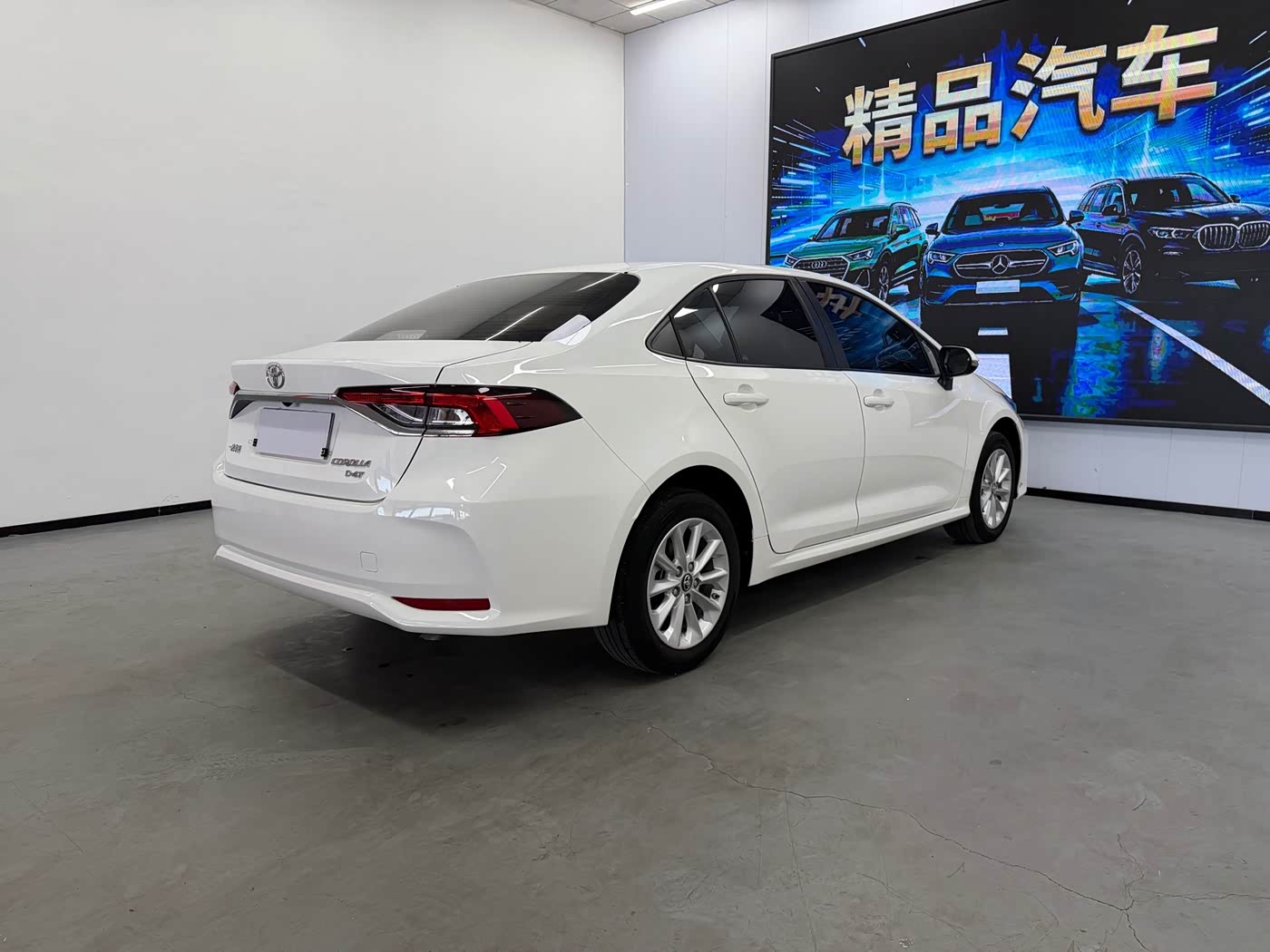 Toyota Corolla 1.2 л 2023 г. Белый, пробег 45000 км