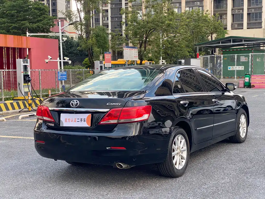 Toyota Camry — миниатюра 5