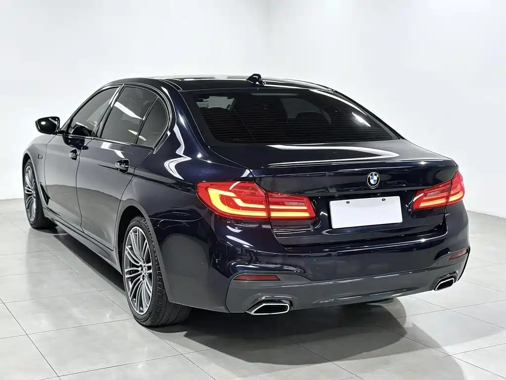 BMW 5 Series — миниатюра 8