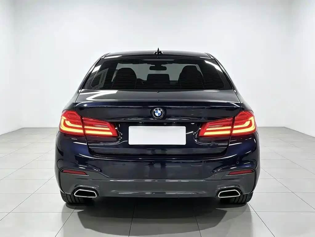 BMW 5 Series — миниатюра 9