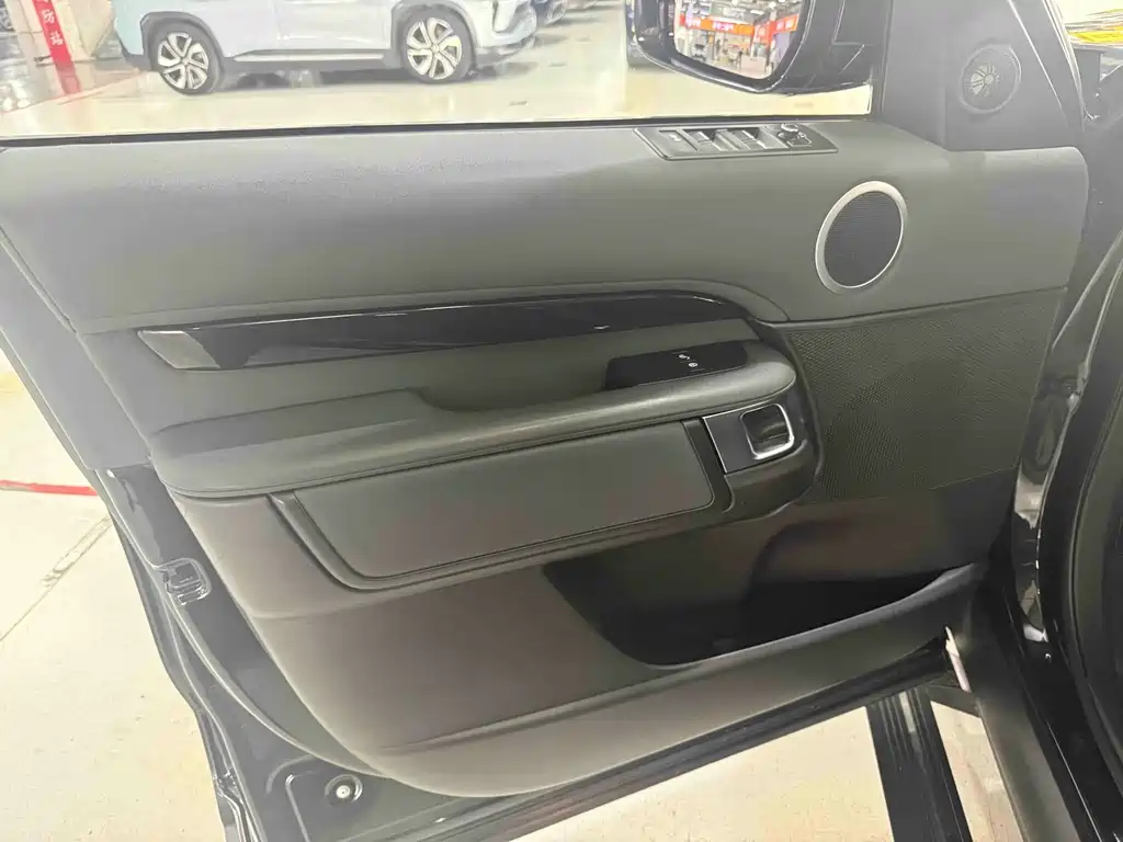 Land Rover Discovery 2017 3.0 SC V6 S